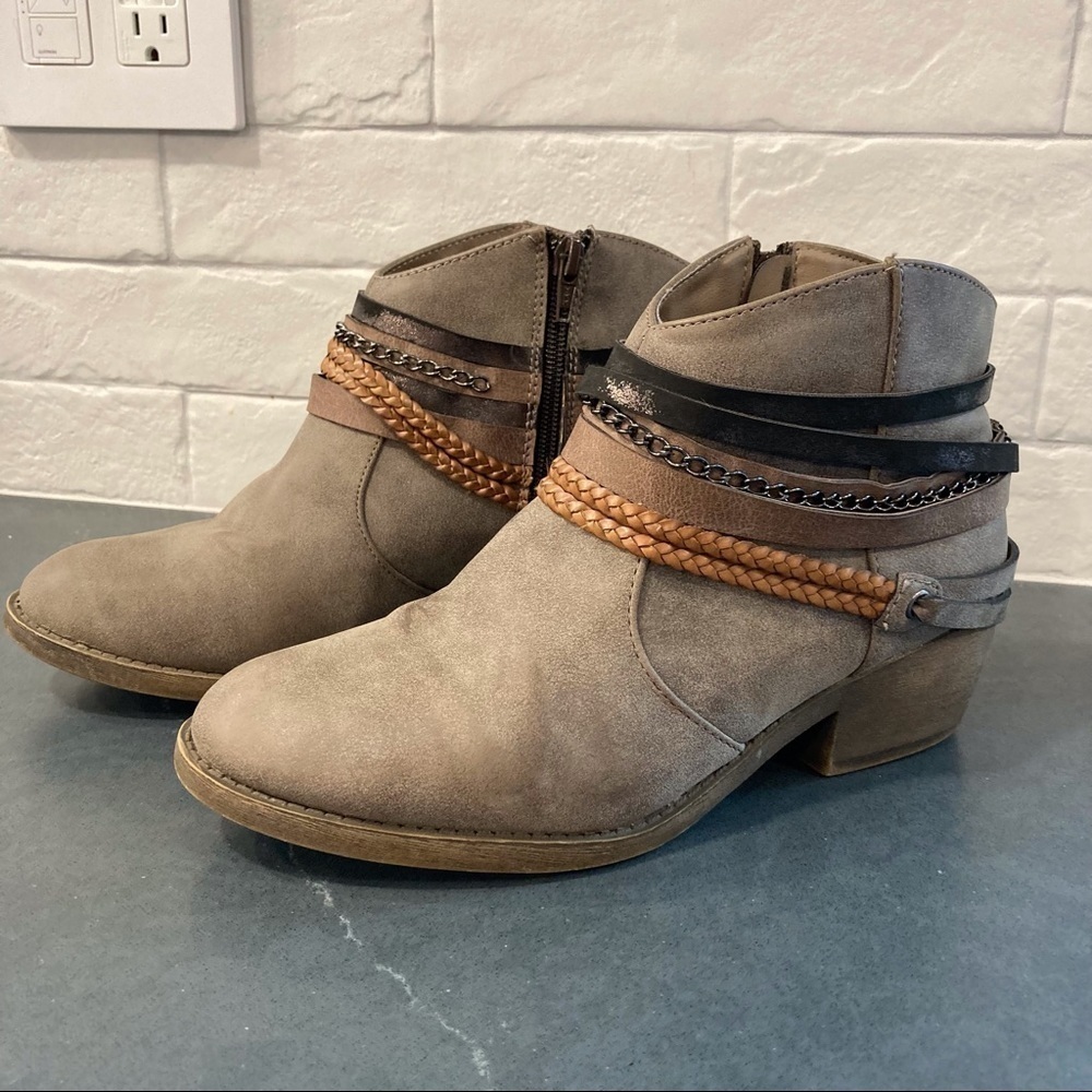 Sonoma sz 7.5 Cabinstone gray vegan harness strap ankle booties